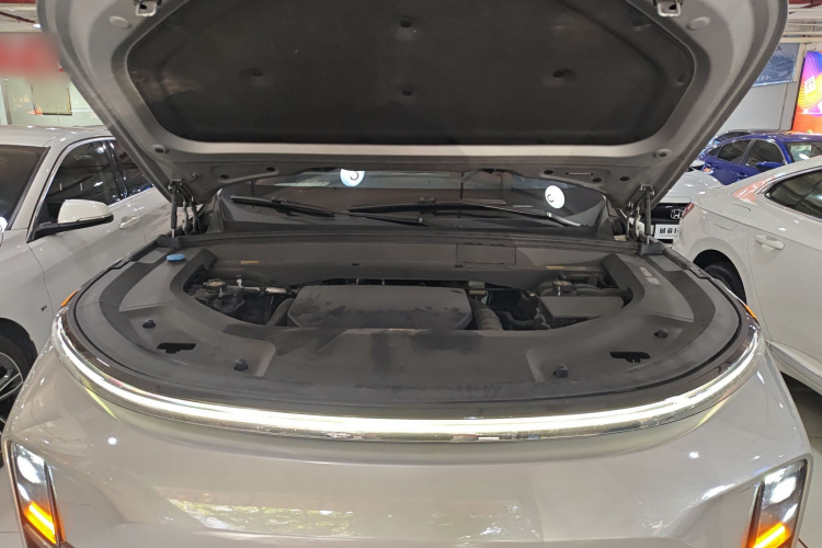 理想汽车 理想L8 2023款 Air机舱底盘24