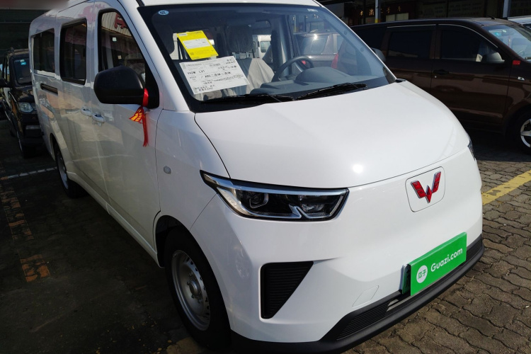 五菱汽车 五菱扬光 2025款 400km 客车版舒适型车身外观3