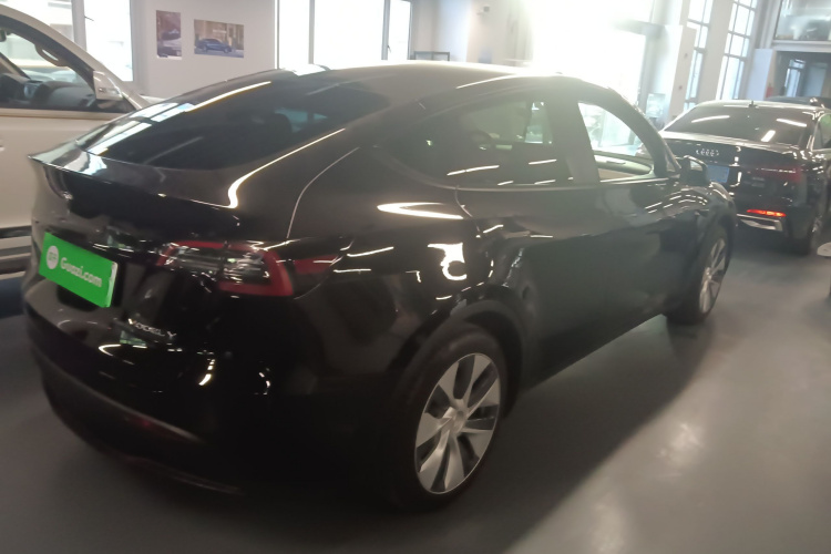 特斯拉 Model Y 2023款 后轮驱动版车身外观7