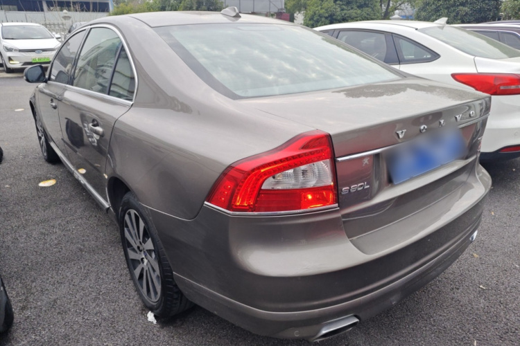 沃尔沃S80L 2015款 2.0T T5 智逸版车身外观4