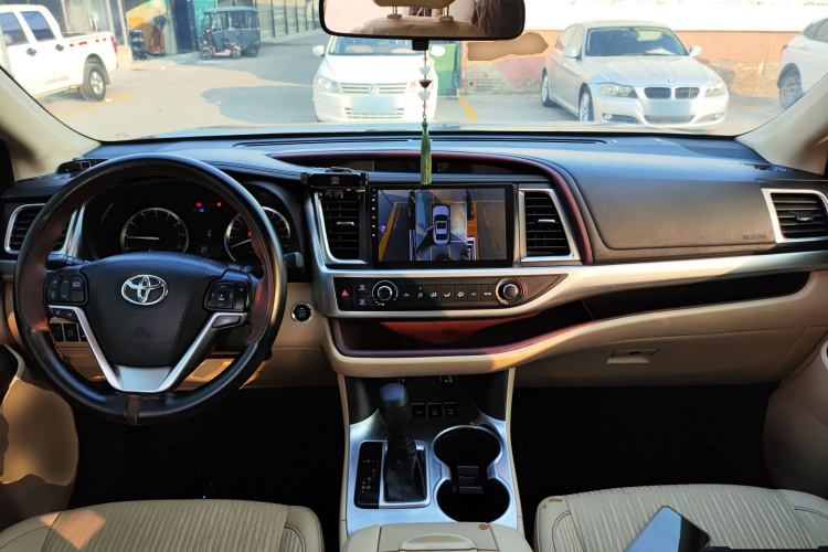 丰田 汉兰达 2015款 2.0T 四驱精英版 7座中控内饰12