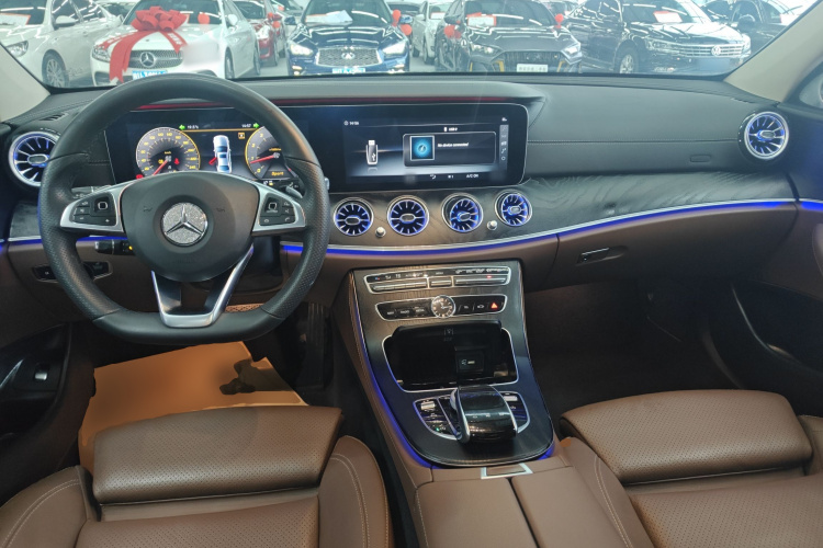 奔驰E级 2018款 E 200 L 运动型 4MATIC中控内饰12