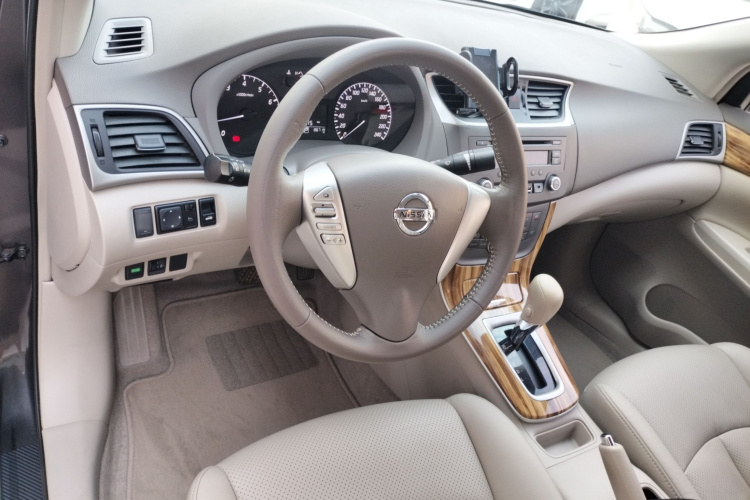 日产 轩逸 2014款 1.6XV CVT尊享版局部细节13