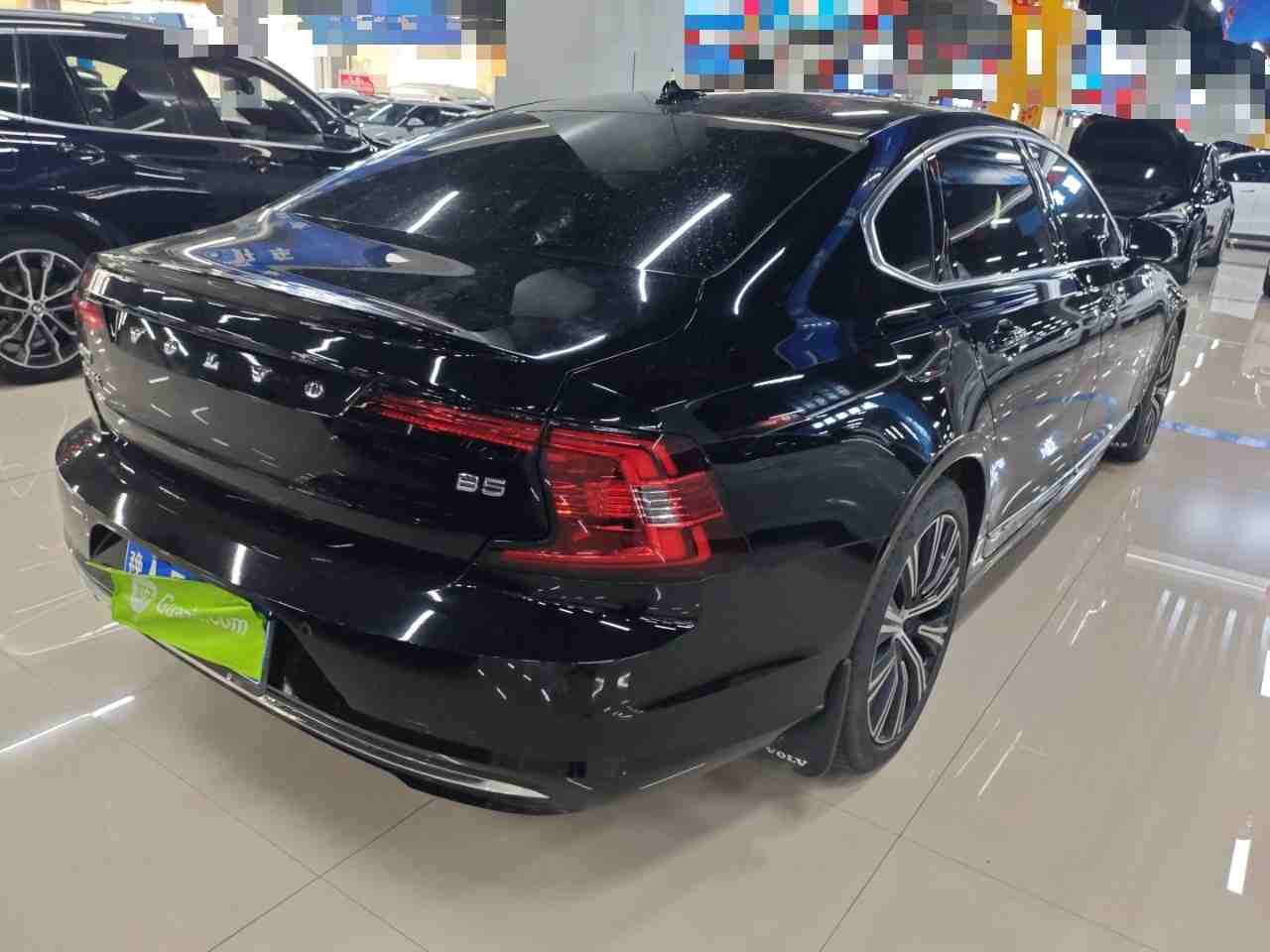 车辆右后45度视角展示