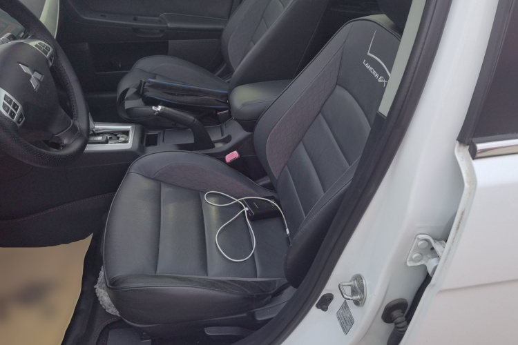 三菱 翼神 2015款 1.8L CVT致尚版 国V局部细节19