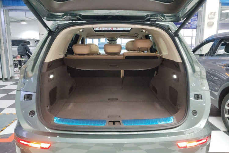 鸿蒙智行 问界M7 2024款 1.5T 智驾四驱Ultra版 5座机舱底盘23