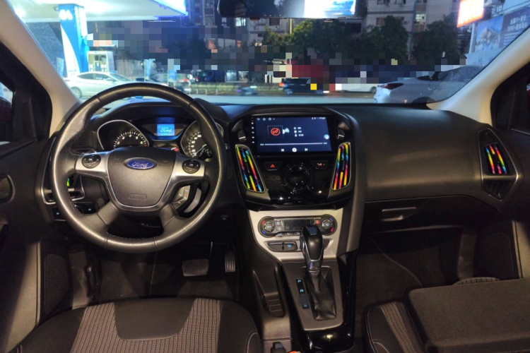 福特 福克斯 2012款 两厢 1.6L 自动风尚型中控内饰12