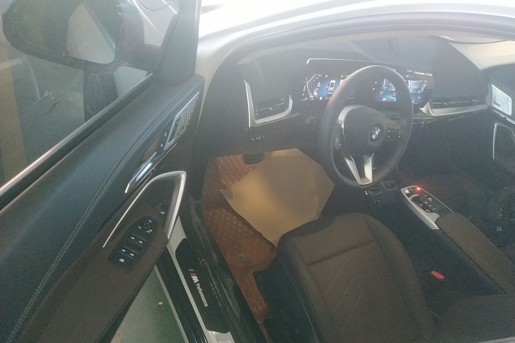 宝马X1 2023款 sDrive25Li X设计套装中控内饰7003