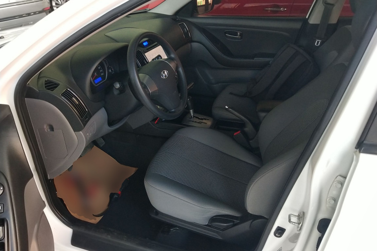 现代 悦动 2011款 1.6L 自动舒适型中控内饰19