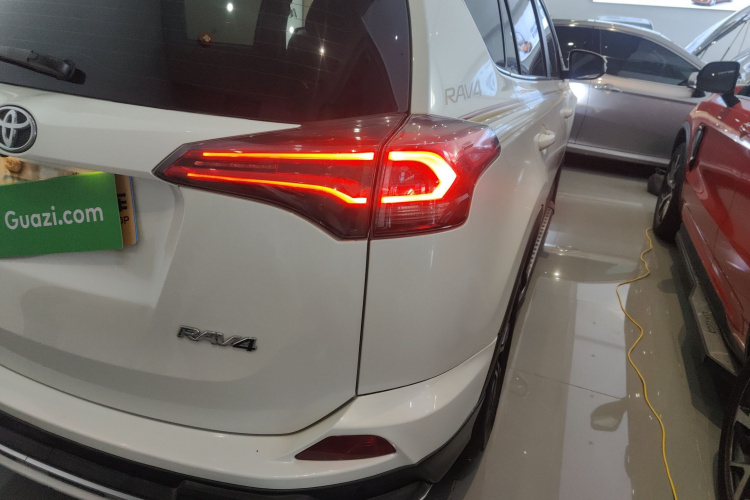 丰田 RAV4荣放 2019款 2.0L CVT两驱先锋版 国V车身外观9