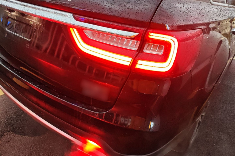 红旗HS7 2022款 3.0T 自动四驱智联旗享版 五座车身外观9