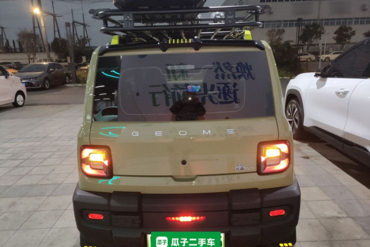 吉利银河 2024款 200km 熊猫骑士车身外观6