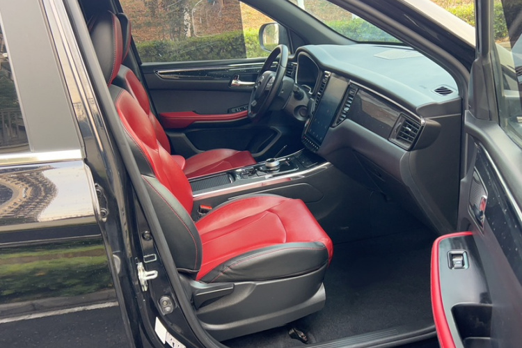 SWM斯威汽车 SWM斯威G05 2022款 PRO 1.5T DCT精英型 7座局部细节41