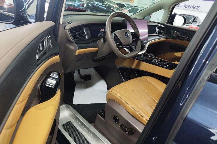 腾势D9 2022款 DM-i 970 四驱旗舰型中控内饰20