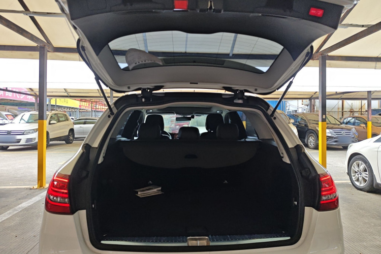 奔驰C级(进口) 2020款 改款 C 260 旅行轿车局部细节23