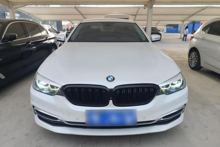 宝马5系 2019款 改款 530Li 领先型 豪华套装车身外观2