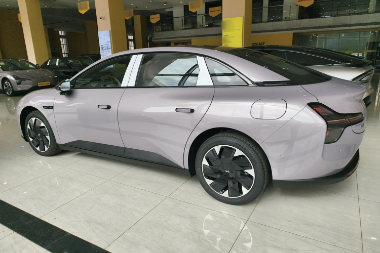 小鹏MONA M03 2025款 600 超长续航 Max车身外观4