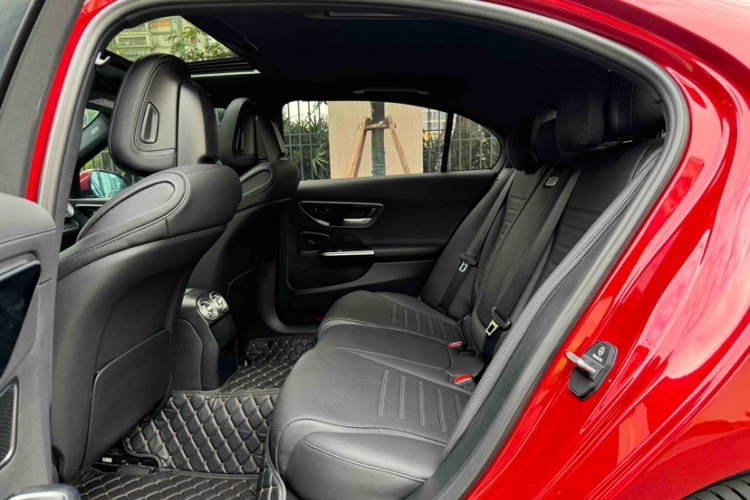 奔驰C级 2023款 改款 C 200 L 运动版中控内饰7011