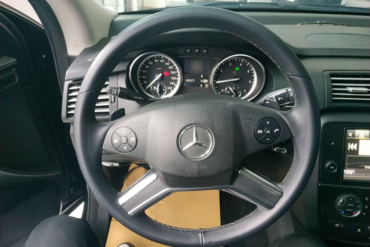 奔驰R级 2017款 R 320 4MATIC 商务型臻藏版局部细节13