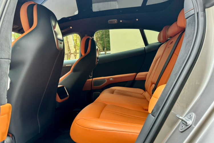 小米汽车 小米YU7 2025款 超长续航高性能四驱Max版中控内饰7003