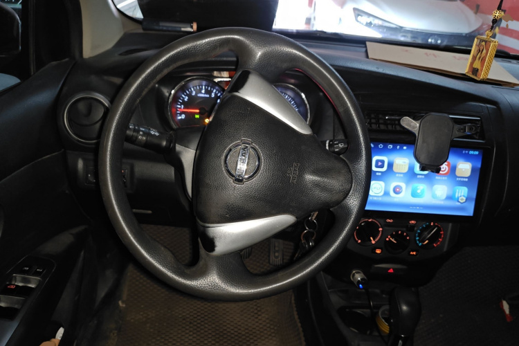 日产 骊威 2013款 劲锐 1.6XL CVT舒适版中控内饰13