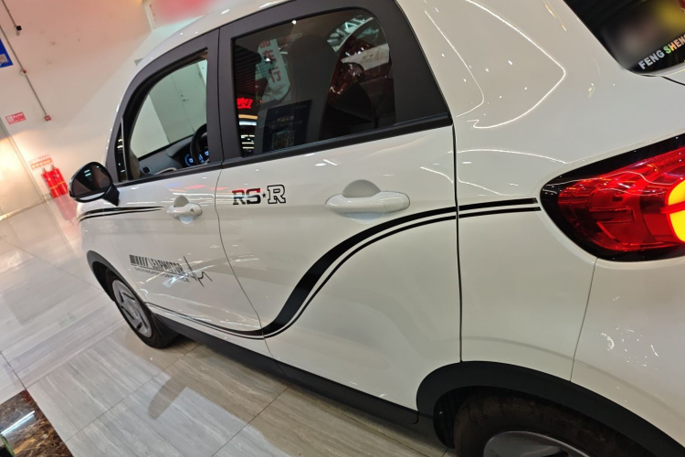 零跑汽车 零跑T03 2024款 200轻享版车身外观4