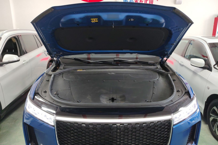 理想汽车 理想ONE 2020款 增程6座版机舱底盘24