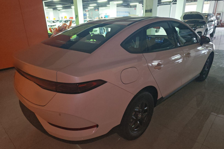 比亚迪 秦PLUS 2025款 DM-i 智驾版 55KM领先型车身外观7