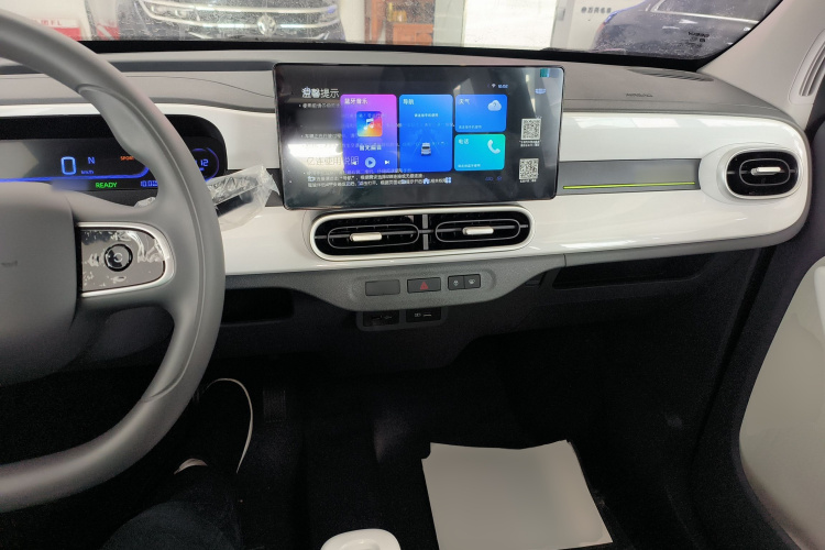 吉利银河 2025款 210km 熊猫卡丁中控内饰7002