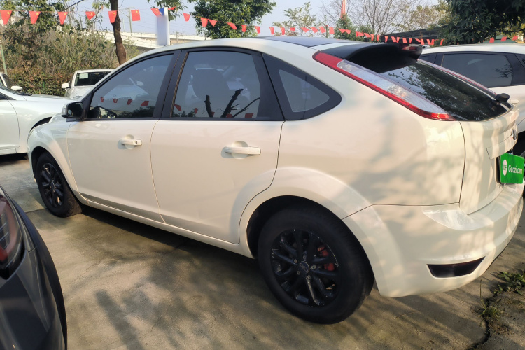 福特 福克斯 2013款 两厢经典 1.8L 自动基本型车身外观4