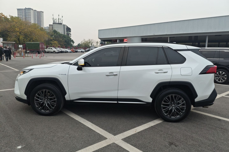 丰田 威兰达 2023款 双擎 2.5L E-CVT四驱尊贵版车身外观6001