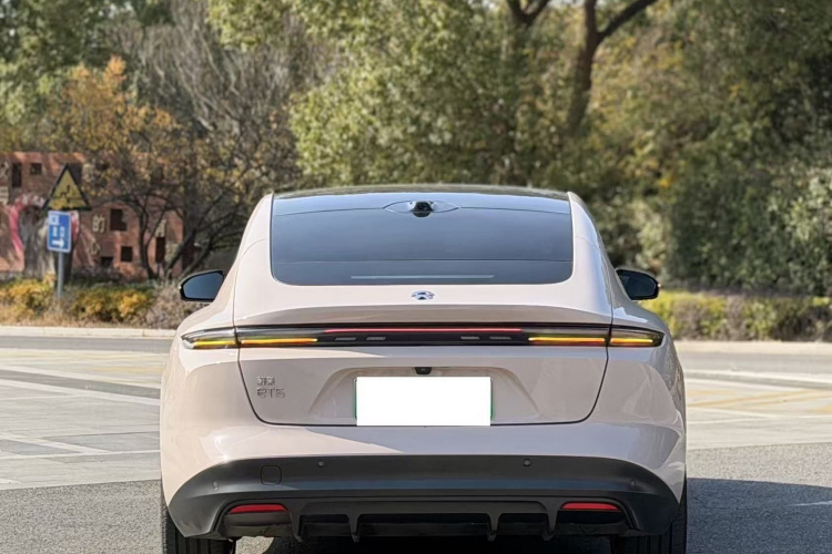 蔚来ET5 2022款 75kWh车身外观6