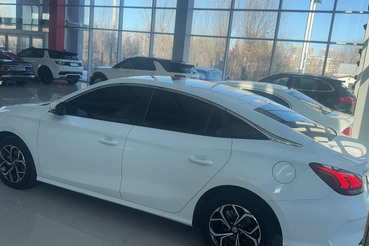 名爵 MG5 2022款 180DVVT CVT青春风尚版车身外观6005