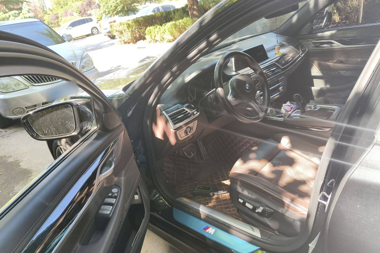 宝马7系 2018款 740Li 领先型 M运动套装中控内饰20