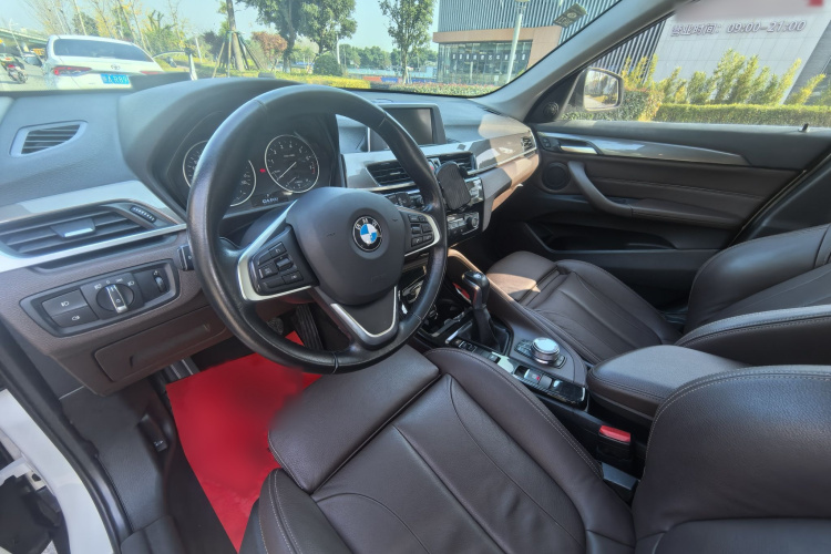 宝马X1 2018款 xDrive20Li 尊享型中控内饰7004