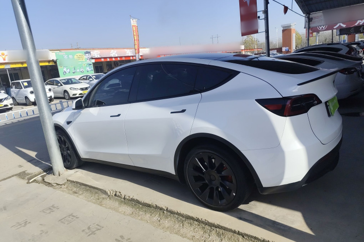 特斯拉 Model Y 2023款 长续航全轮驱动版车身外观4