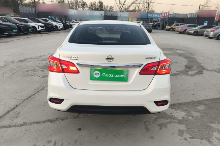 日产 轩逸 2021款 经典 1.6XE CVT专享版车身外观6