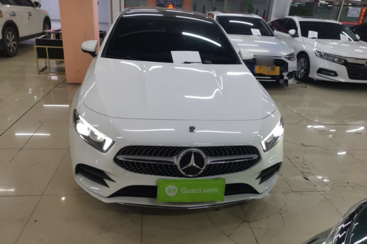 奔驰A级 2022款 改款 A 200 L 运动轿车时尚型车身外观2