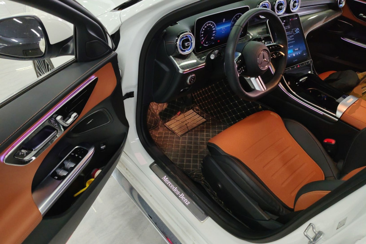 奔驰C级 2023款 改款 C 260 L 运动版中控内饰20