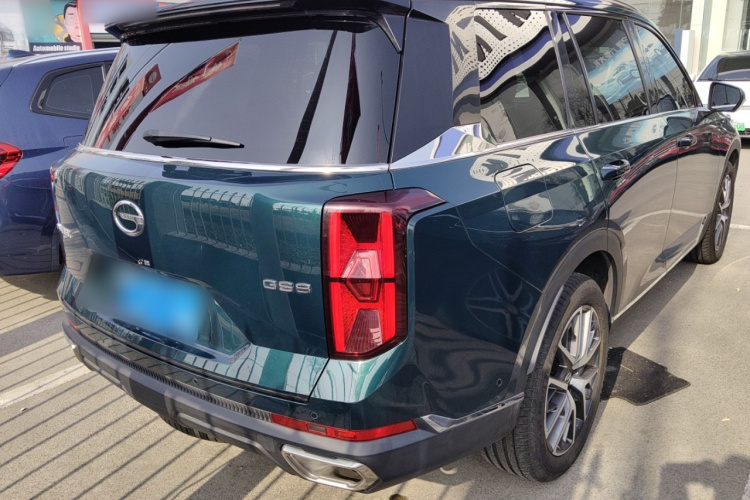 广汽传祺 传祺GS8 2022款 领航系列 2.0TGDI 两驱尊贵版（七座）车身外观7