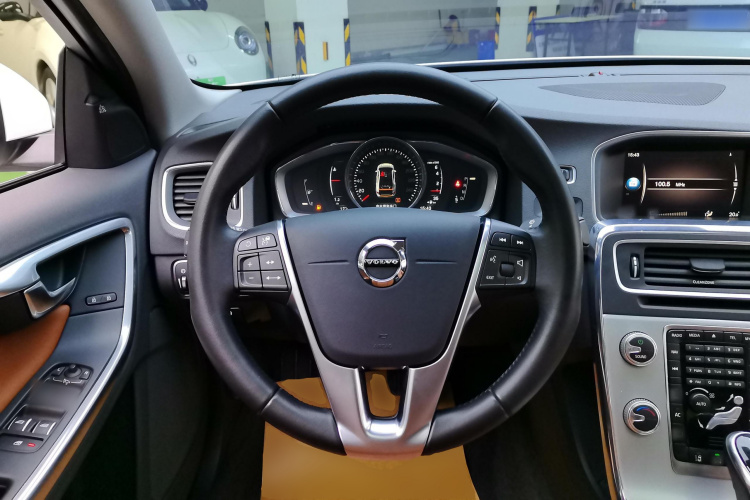沃尔沃S60 2019款 S60L 改款 T5 智驭菁英版中控内饰13