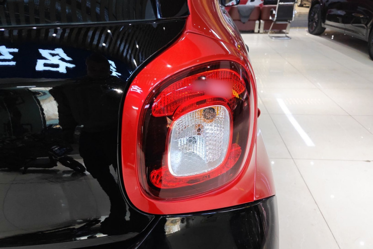 smart forfour 2016款 1.0L 52千瓦激情版车身外观6006