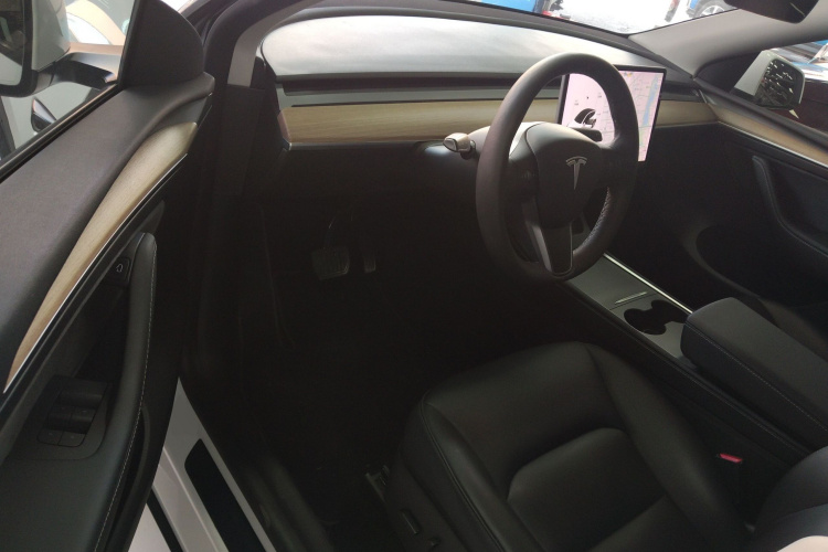 特斯拉 Model Y 2021款 长续航全轮驱动版中控内饰20