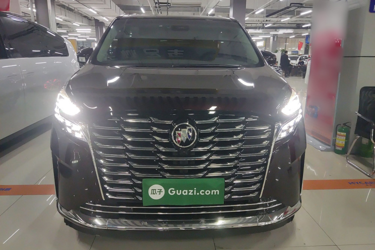 别克GL8 2022款 改款 Avenir艾维亚 七座亲礼版车身外观2