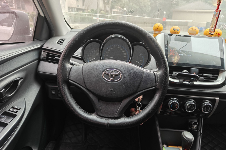 丰田 威驰FS 2019款 1.5L CVT锋驰版中控内饰13