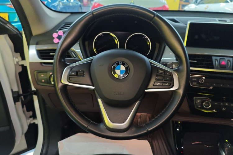 宝马X1 2019款 xDrive20Li 尊享型中控内饰13