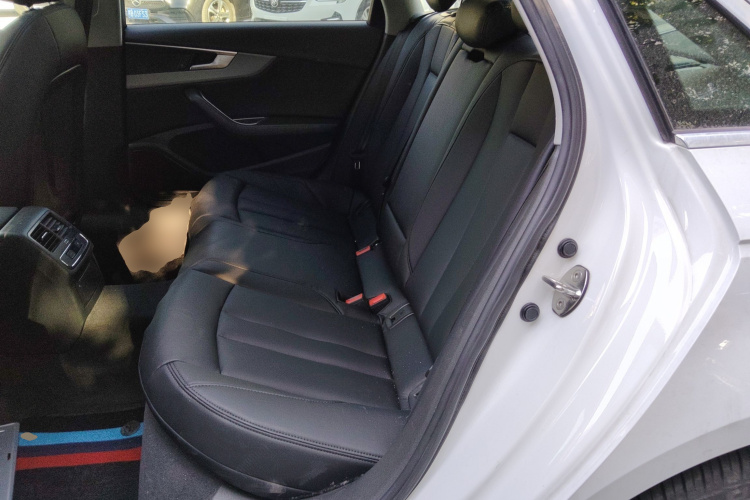 奥迪A4L 2018款 30周年年型 40 TFSI 进取型中控内饰21