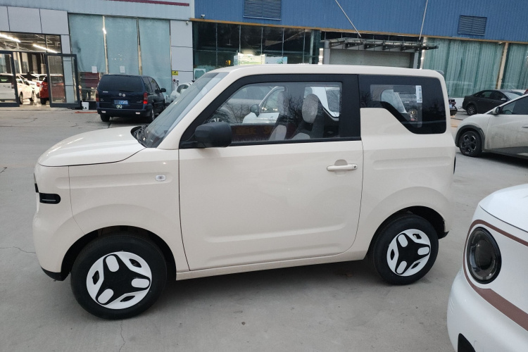 吉利银河 熊猫 2025款 210km 元气熊车身外观4