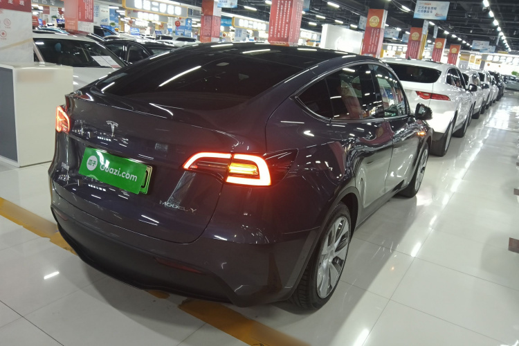 特斯拉 Model Y 2022款 后轮驱动版车身外观7