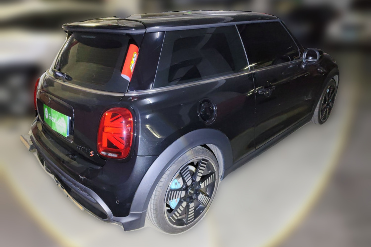 MINI 2023款 改款 2.0T COOPER S 艺术家车身外观7
